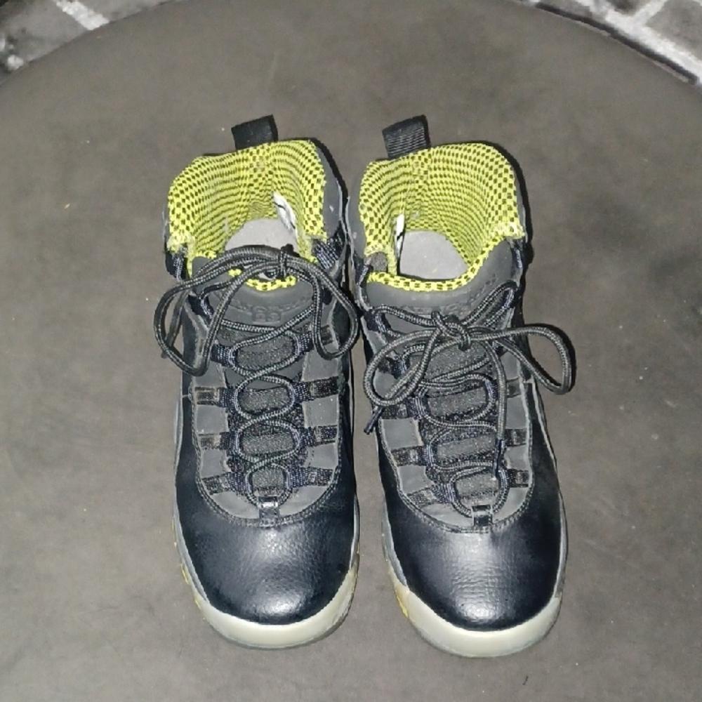 Kids Black and Yellow Sneakers. Size 6 youth.Jordan